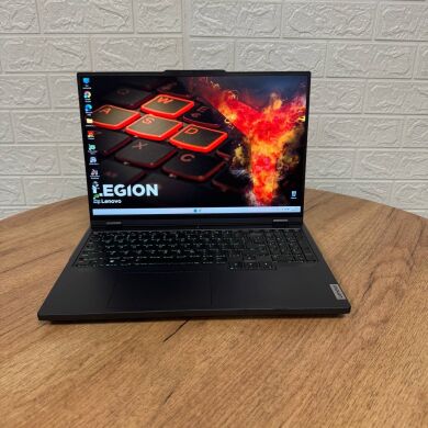 Ігровий ноутбук Б-клас Lenovo Legion Pro 5 16IRX8 / 16" (2560x1600) IPS / Intel Core i7-13700HX (16 (24) ядра по 3.7 - 5.0 GHz) / 32 GB DDR5 / 1000 GB SSD / nVidia GeForce RTX 4070, 8 GB GDDR6, 128-bit / WebCam