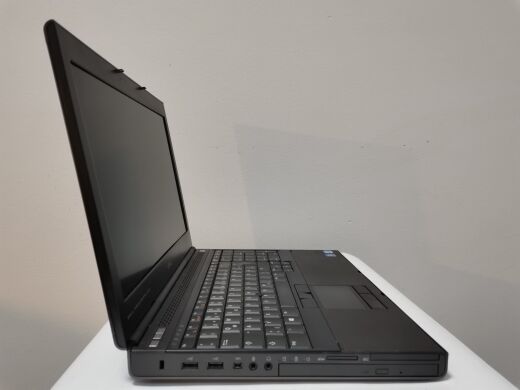 Рабочая станция Dell Precision M4700 / 15.6" (1920х1080) TN / Intel Core i7-3740QM (4 (8) ядра по 2.7 - 3.7 GHz) / 16 GB DDR3 / 512 GB SSD / nVidia Quadro K2000M, 2 GB DDR3, 128-bit / WebCam / DVD-RW