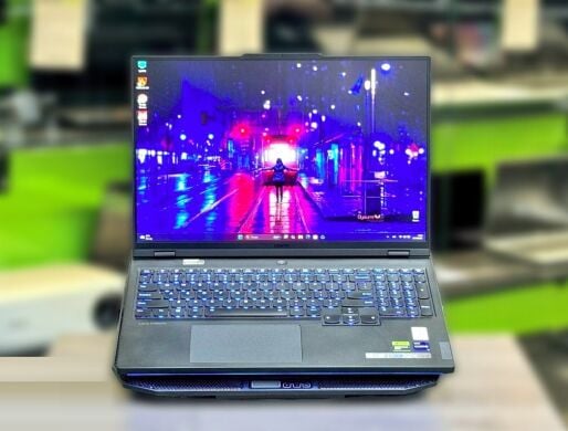 Ігровий ноутбук Б-клас Lenovo Legion Pro 7 16IRX8H / 16" (2560x1600) IPS / Intel Core i9-13900HX (24 (32) ядра по 3.9 - 5.4 GHz) / 16 GB DDR5 / 1000 GB SSD M.2 / nVidia GeForce RTX 4080, 12 GB GDDR6, 192-bit / WebCam / Win 11 Pro Ігровий ноутбук Б-клас Lenovo Legion Pro 7 16IRX8H / 16" (2560x1600) IPS / Intel Core i9-13900HX (24 (32) ядра по 3.9 - 5.4 GHz) / 16 GB DDR5 / 1000 GB SSD M.2 / nVidia GeForce RTX 4080, 12 GB GDDR6, 192-bit / WebCam / Win 11 Pro