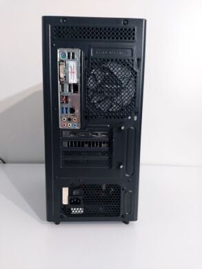Игровой ПК Prologix GM-01MAB Tower / Intel Core i5-9600K (6 ядер по 3.7 - 4.6 GHz) / 32 GB DDR4 / 250 GB SSD M.2 + 1000 GB HDD / AMD Radeon RX 5700 XT, 8 GB GDDR6, 256-bit / 650W + Кабели подключения, переходник, пульт управления
