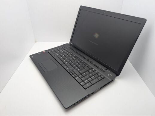 Ноутбук Toshiba Satellite C70D-B / 17.3" (1600x900) TN / AMD A4-5000 (4 ядра по 1.5 GHz) / 8 GB DDR3 / 750 GB HDD / AMD Radeon HD 8330 Graphics / WebCam / DVD-ROM