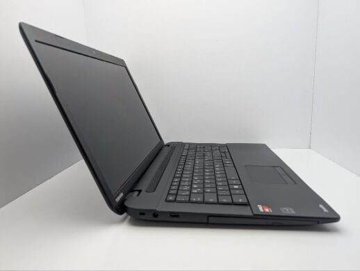 Ноутбук Toshiba Satellite C70D-B / 17.3" (1600x900) TN / AMD A4-5000 (4 ядра по 1.5 GHz) / 8 GB DDR3 / 750 GB HDD / AMD Radeon HD 8330 Graphics / WebCam / DVD-ROM