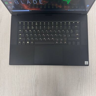 Ігровий ноутбук Razer Blade 15 RZ09-0330 / 15.6" (1920x1080) IPS / Intel Core i7-10875H (8 (16) ядер по 2.3 - 5.1 GHz) / 16 GB DDR4 / 512 GB SSD NVMe / nVidia GeForce RTX 2070 Max-Q, 8 GB GDDR6, 256-bit / WebCam