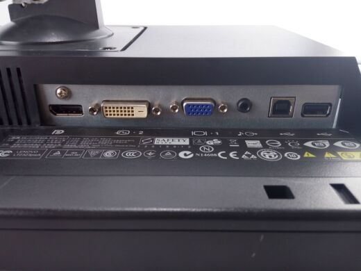 Монитор Lenovo LT2323p / 23" (1920x1080) TN / VGA, DVI, DP, USB, Audio
