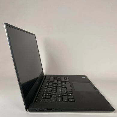 Мобільна робоча станція Б-клас Dell Precision 5530 / 15.6" (1920x1080) IPS / Intel Core i7-8850H (6 (12) ядра по 2.6 - 4.3 GHz) / 16 GB DDR4 / 256 GB SSD / nVidia Quadro P1000, 4 GB GDDR5, 128-bit / HDMI