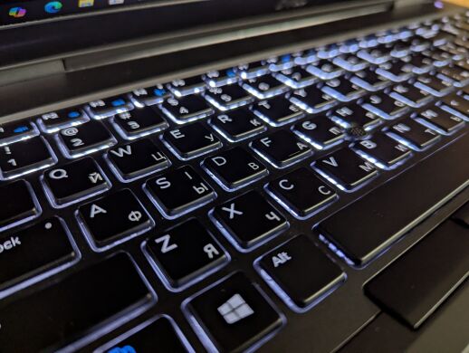 Мобильная рабочая станция Dell Precision 7540 / 15.6" (1920x1080) IPS / Intel Core i7-9850H (6 (12) ядер по 2.6 - 4.6 GHz) / 32 GB DDR4 / 512 GB SSD / nVidia Quadro T2000, 4 GB GDDR5, 128-bit / WebCam / Windows 10