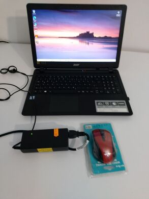 Ноутбук Б-класс Acer Aspire ES1-572 / 17.3" (1600x900) TN / Intel Core i3-6006U (2 (4) ядра по 2.0 GHz) / 8 GB DDR4 / 256 GB SSD / Intel HD Graphics 520 / WebCam / DVD-ROM + Беспроводная мышка