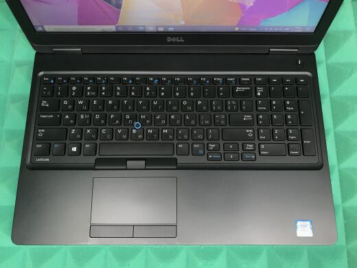 Ноутбук Б-клас Dell Latitude 5580 / 15.6" (1366x768) TN / Intel Core i5-7300U (2 (4) ядра по 2.6 - 3.5 GHz) / 8 GB DDR4 / 128 GB SSD / Intel HD Graphics 620 / HDMI / Windows 10 ліцензія