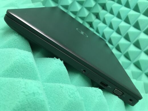 Ноутбук Б-клас Dell Latitude 5580 / 15.6" (1366x768) TN / Intel Core i5-7300U (2 (4) ядра по 2.6 - 3.5 GHz) / 8 GB DDR4 / 128 GB SSD / Intel HD Graphics 620 / HDMI / Windows 10 ліцензія