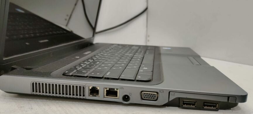 Ноутбук Б-класс HP 530 / 15.4" (1280x800) TN / Intel Core 2 Duo T5500 (2 ядра по 1.66 GHz) / 4 GB DDR2 / 250 GB HDD / Intel GMA 945 Graphics / DVD-ROM / Без АКБ Ноутбук Б-класс HP 530 / 15.4" (1280x800) TN / Intel Core 2 Duo T5500 (2 ядра по 1.66 GHz) / 4 GB DDR2 / 250 GB HDD / Intel GMA 945 Graphics / DVD-ROM / Без АКБ
