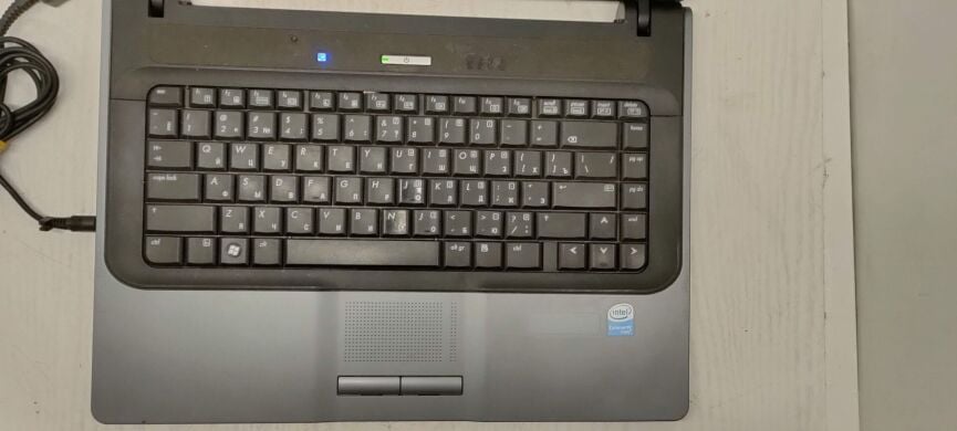 Ноутбук Б-класс HP 530 / 15.4" (1280x800) TN / Intel Core 2 Duo T5500 (2 ядра по 1.66 GHz) / 4 GB DDR2 / 250 GB HDD / Intel GMA 945 Graphics / DVD-ROM / Без АКБ Ноутбук Б-класс HP 530 / 15.4" (1280x800) TN / Intel Core 2 Duo T5500 (2 ядра по 1.66 GHz) / 4 GB DDR2 / 250 GB HDD / Intel GMA 945 Graphics / DVD-ROM / Без АКБ