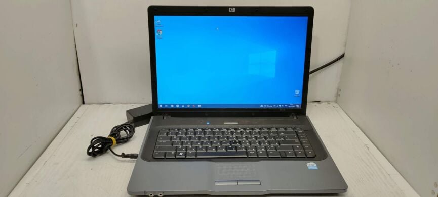 Ноутбук Б-класс HP 530 / 15.4" (1280x800) TN / Intel Core 2 Duo T5500 (2 ядра по 1.66 GHz) / 4 GB DDR2 / 250 GB HDD / Intel GMA 945 Graphics / DVD-ROM / Без АКБ Ноутбук Б-класс HP 530 / 15.4" (1280x800) TN / Intel Core 2 Duo T5500 (2 ядра по 1.66 GHz) / 4 GB DDR2 / 250 GB HDD / Intel GMA 945 Graphics / DVD-ROM / Без АКБ
