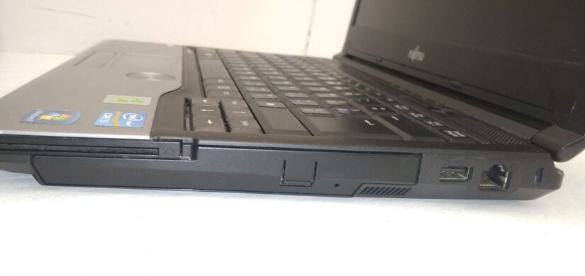 Ноутбук Fujitsu LifeBook E734 / 13.3" (1366x768) TN / Intel Core i5-3230M (2 (4) ядра по 2.6 - 3.2 GHz) / 4 GB DDR3 / 320 GB HDD / Intel HD Graphics 4000 / WebCam Ноутбук Fujitsu LifeBook E734 / 13.3" (1366x768) TN / Intel Core i5-3230M (2 (4) ядра по 2.6 - 3.2 GHz) / 4 GB DDR3 / 320 GB HDD / Intel HD Graphics 4000 / WebCam
