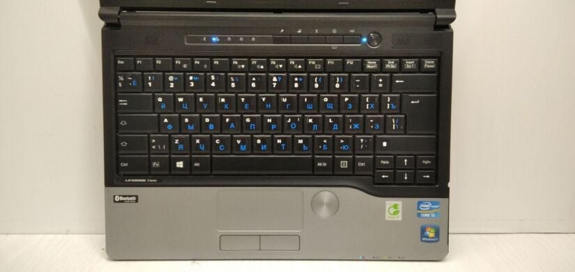 Ноутбук Fujitsu LifeBook E734 / 13.3" (1366x768) TN / Intel Core i5-3230M (2 (4) ядра по 2.6 - 3.2 GHz) / 4 GB DDR3 / 320 GB HDD / Intel HD Graphics 4000 / WebCam Ноутбук Fujitsu LifeBook E734 / 13.3" (1366x768) TN / Intel Core i5-3230M (2 (4) ядра по 2.6 - 3.2 GHz) / 4 GB DDR3 / 320 GB HDD / Intel HD Graphics 4000 / WebCam