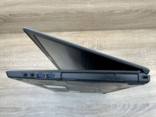 Ноутбук Fujitsu LifeBook E756 / 15.6" (1920x1080) IPS / Intel Core i3-6100U (2 (4) ядра по 2.3 GHz) / 8 GB DDR4 / 512 GB SSD / Intel HD Graphics 520 / WebCam