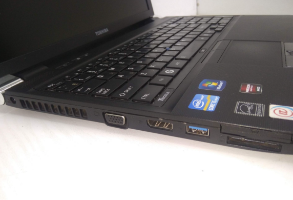 Ноутбук Toshiba R950 / 15.6" (1366х768) TN / Intel Core i5-3320M (2 (4) ядра по 2.6 - 3.3 GHz) / 4 GB DDR3 / 240 GB SSD / AMD Radeon HD 7570M, 1 GB GDDR5, 64-bit