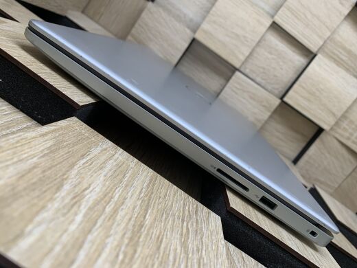 Ультрабук Б-клас Dell Inspiron 15 5593 / 15.6" (1920x1080) IPS / Intel Core i7-1065G7 (4 (8) ядра по 1.3 - 3.9 GHz) / 8 GB DDR4 / 256 GB SSD / nVidia GeForce MX230, 2 GB GDDR5, 64-bit / WebCam / Windows 10 лицензия