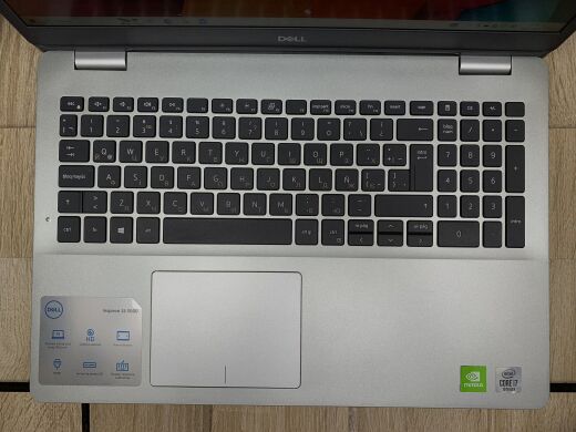 Ультрабук Б-клас Dell Inspiron 15 5593 / 15.6" (1920x1080) IPS / Intel Core i7-1065G7 (4 (8) ядра по 1.3 - 3.9 GHz) / 8 GB DDR4 / 256 GB SSD / nVidia GeForce MX230, 2 GB GDDR5, 64-bit / WebCam / Windows 10 лицензия
