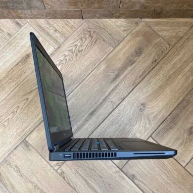 Ультрабук Dell Latitude E5470 / 14" (1920x1080) TN / Intel Core i5-6440HQ (4 ядра по 2.6 - 3.5 GHz) / 8 GB DDR4 / 128 GB SSD / Intel HD Graphics 530 / HDMI Ультрабук Dell Latitude E5470 / 14" (1920x1080) TN / Intel Core i5-6440HQ (4 ядра по 2.6 - 3.5 GHz) / 8 GB DDR4 / 128 GB SSD / Intel HD Graphics 530 / HDMI
