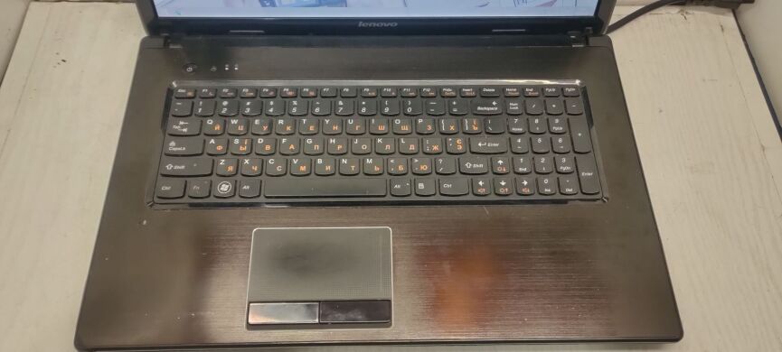 Ноутбук Б-клас Lenovo G770 / 17.3" (1600x900) TN / Intel Core i5-2520M (2 (4) ядра по 2.5 - 3.2 GHz) / 8 GB DDR3 / 500 GB HDD / AMD Radeon HD 6650M, 1 GB DDR3, 128-bit / WebCam 