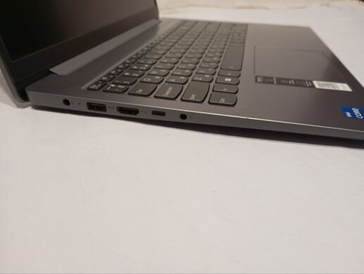Ультрабук Lenovo IdeaPad Slim 3 15IAH8 / 15.6" (1920x1080) IPS / Intel Core i5-12450H (8 (12) ядра по 3.3 - 4.4 GHz) / 16 GB DDR5 / 512 GB SSD / Intel UHD Graphics / WebCam / Win 11