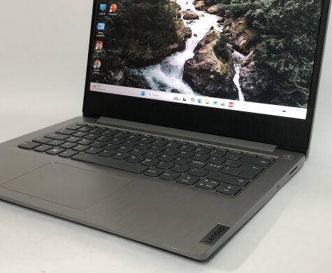 Ультрабук Б-класс Lenovo Ideapad 3 14ARE05 / 14" (1920x1080) IPS / AMD Ryzen 3 4300U (4 ядра по 2.7 - 3.7 GHz) / 8 GB DDR4 / 256 GB SSD / AMD Radeon RX Vega 5 Graphics / WebCam / Win 11 Home