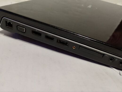 Ноутбук Dell Studio 1747 / 17.3" (1600x900) TN / Intel Core i7-720QM (4 (8) ядра по 1.6 - 2.8 GHz) / 4 GB DDR3 / 500 GB HDD / AMD Radeon HD 4650, 1GB DDR3, 128-bit / WebCam / Win 7