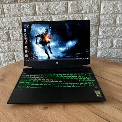 Ігровий ноутбук Б-клас HP Pavilion Gaming 15-ec0013dx / 15.6" (1920x1080) IPS / AMD Ryzen 5 3550H (4 (8) ядер по 2.1 - 3.7 GHz) / 8 GB DDR4 / 256 GB SSD NVMe / nVidia GeForce GTX 1050, 3 GB GDDR5, 96-bit / WebCam