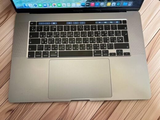 Ультрабук Б-клас Apple MacBook Pro 16 A2141 2019 / 16" (3072x1920) IPS / Intel Core i9-9980HK (8 (16) ядер по 2.4 - 5.0 GHz) / 32 GB DDR4 / 512 GB SSD / AMD Radeon Pro 5500M, 8 GB GDDR6, 128-bit / WebCam / MacOS