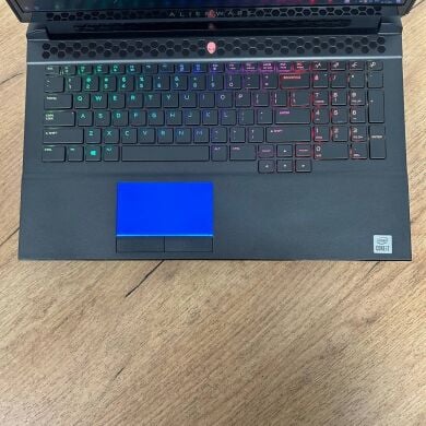 Ігровий ноутбук Dell Alienware Area 51M R2 / 17.3" (1920x1080) IPS / Intel Core i7-10700 (8 (16) ядер по 2.9 - 4.8 GHz) / 16 GB DDR4 / 512 GB SSD / AMD Radeon RX 5700M, 8 GB GDDR6, 256-bit / WebCam Ігровий ноутбук Dell Alienware Area 51M R2 / 17.3" (1920x1080) IPS / Intel Core i7-10700 (8 (16) ядер по 2.9 - 4.8 GHz) / 16 GB DDR4 / 512 GB SSD / AMD Radeon RX 5700M, 8 GB GDDR6, 256-bit / WebCam