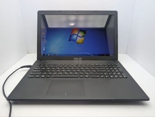 Ноутбук Asus X551 / 15.6" (1366x768) TN / Intel Celeron 1007U (2 ядра по 1.5 GHz) / 4 GB DDR3 / 250 GB HDD / Intel HD Graphics 2500 / WebCam / DVD-ROM / АКБ не держит Ноутбук Asus X551 / 15.6" (1366x768) TN / Intel Celeron 1007U (2 ядра по 1.5 GHz) / 4 GB DDR3 / 250 GB HDD / Intel HD Graphics 2500 / WebCam / DVD-ROM / АКБ не держит