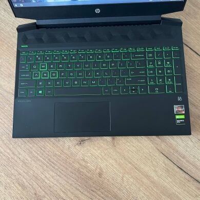 Ігровий ноутбук Б-клас HP Pavilion Gaming 15-ec0013dx / 15.6" (1920x1080) IPS / AMD Ryzen 5 3550H (4 (8) ядер по 2.1 - 3.7 GHz) / 8 GB DDR4 / 256 GB SSD NVMe / nVidia GeForce GTX 1050, 3 GB GDDR5, 96-bit / WebCam