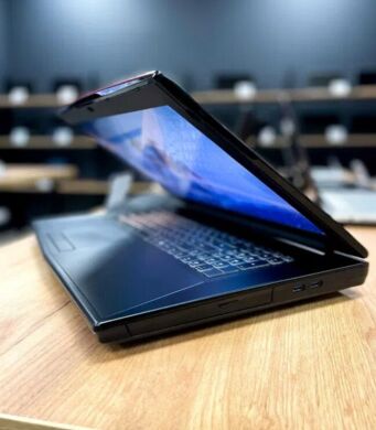 Игровой ноутбук MSI GT72S-6QE Dominator Pro G / 17.3" (1920x1080) IPS / Intel Core i7-6700HQ (4 (8) ядра по 2.6 - 3.5 GHz) / 16 GB DDR4 / 128 GB SSD + 1000 GB HDD / nVidia GeForce GTX 980M, 4 GB GDDR5, 256-bit / WebCam / Win 10 Игровой ноутбук MSI GT72S-6QE Dominator Pro G / 17.3" (1920x1080) IPS / Intel Core i7-6700HQ (4 (8) ядра по 2.6 - 3.5 GHz) / 16 GB DDR4 / 128 GB SSD + 1000 GB HDD / nVidia GeForce GTX 980M, 4 GB GDDR5, 256-bit / WebCam / Win 10