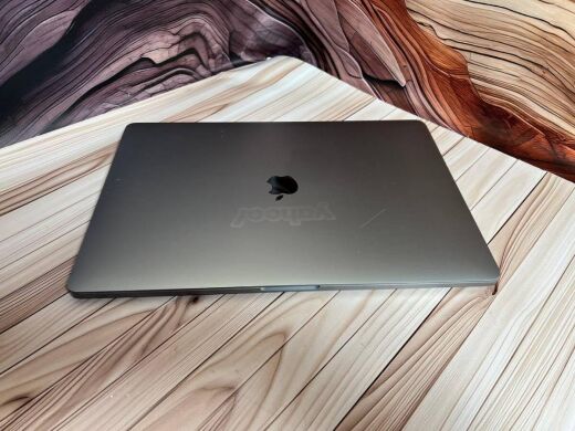 Ультрабук Б-клас Apple MacBook Pro 16 A2141 2019 / 16" (3072x1920) IPS / Intel Core i9-9980HK (8 (16) ядер по 2.4 - 5.0 GHz) / 32 GB DDR4 / 512 GB SSD / AMD Radeon Pro 5500M, 8 GB GDDR6, 128-bit / WebCam / MacOS