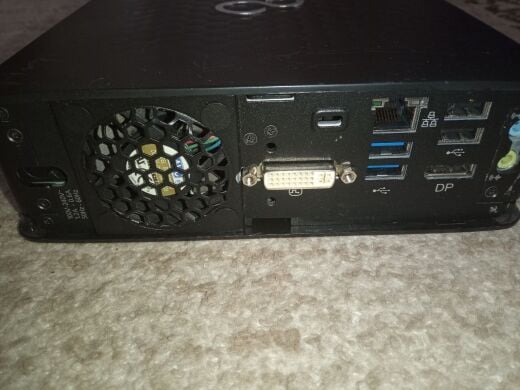 Неттоп Б-класс Fujitsu Esprimo Q920 USFF / Intel Core i5-4590T (4 ядра по 2.0 - 3.0 GHz) / 4 GB DDR3 / 120 GB SSD / Intel HD Graphics 4600 Неттоп Б-класс Fujitsu Esprimo Q920 USFF / Intel Core i5-4590T (4 ядра по 2.0 - 3.0 GHz) / 4 GB DDR3 / 120 GB SSD / Intel HD Graphics 4600