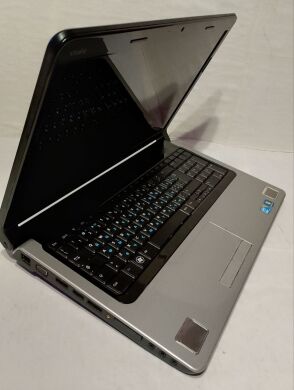 Ноутбук Dell Studio 1747 / 17.3" (1600x900) TN / Intel Core i7-720QM (4 (8) ядра по 1.6 - 2.8 GHz) / 4 GB DDR3 / 500 GB HDD / AMD Radeon HD 4650, 1GB DDR3, 128-bit / WebCam / Win 7
