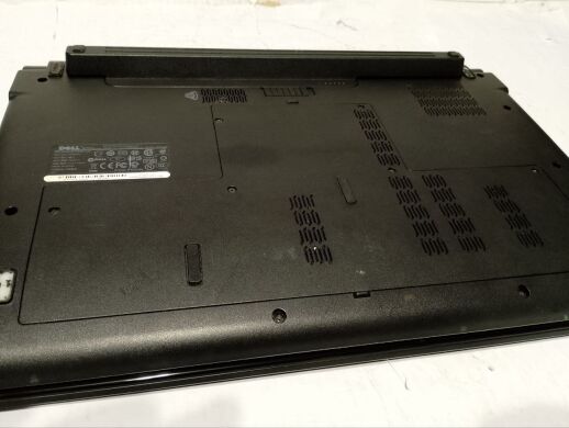 Ноутбук Dell Studio 1747 / 17.3" (1600x900) TN / Intel Core i7-720QM (4 (8) ядра по 1.6 - 2.8 GHz) / 4 GB DDR3 / 500 GB HDD / AMD Radeon HD 4650, 1GB DDR3, 128-bit / WebCam / Win 7