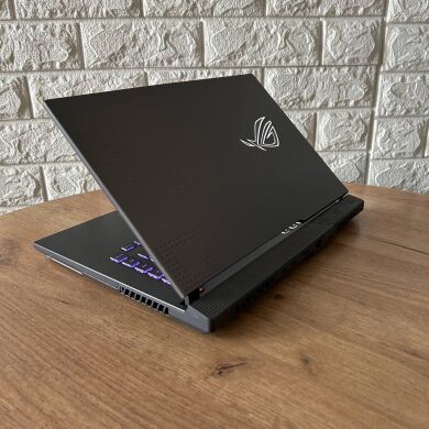 Ігровий ноутбук Б-клас Asus ROG Strix G513RM / 15.6" (2560x1440) IPS / AMD Ryzen 7 6800H (8 (16) ядер по 3.2 - 4.7 GHz) / 16 GB DDR4 / 1000 GB SSD / nVidia GeForce RTX 3060, 6 GB GDDR6, 192-bit