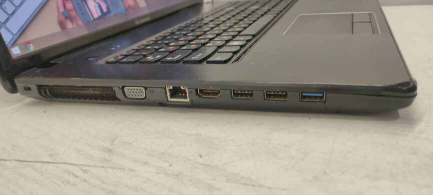 Ноутбук Б-клас Lenovo G770 / 17.3" (1600x900) TN / Intel Core i5-2520M (2 (4) ядра по 2.5 - 3.2 GHz) / 8 GB DDR3 / 500 GB HDD / AMD Radeon HD 6650M, 1 GB DDR3, 128-bit / WebCam 