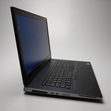 Мобільна робоча станція Dell Precision 7730 / 17.3" (1920x1080) IPS / Intel Core i7-8850H (6 (12) ядер по 2.6 - 4.3 GHz) / 16 GB DDR4 / 1000 GB SSD / AMD Radeon Pro WX 4150, 4 GB GDDR5, 128-bit / WebCam / Win 10 Pro Мобільна робоча станція Dell Precision 7730 / 17.3" (1920x1080) IPS / Intel Core i7-8850H (6 (12) ядер по 2.6 - 4.3 GHz) / 16 GB DDR4 / 1000 GB SSD / AMD Radeon Pro WX 4150, 4 GB GDDR5, 128-bit / WebCam / Win 10 Pro