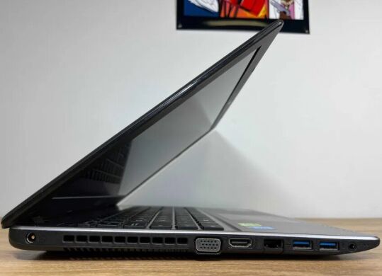 Игровой ноутбук Б-класс Asus F550L / 15.6" (1366x768) TN / Intel Core i5-4200U (2 (4) ядра по 1.6 - 2.6 GHz) / 8 GB DDR3 / 256 GB SSD / nVidia GeForce GT 750M, 2 GB GDDR5, 128-bit / WebCam / Win 10 / АКБ не держит