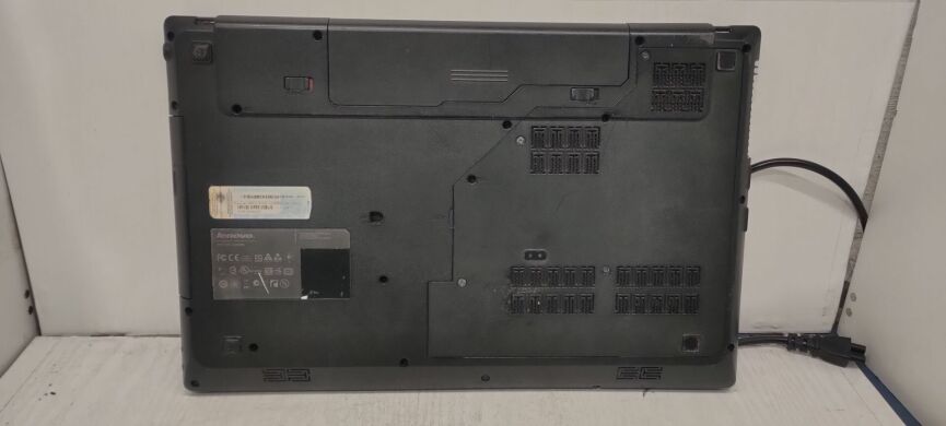 Ноутбук Б-клас Lenovo G770 / 17.3" (1600x900) TN / Intel Core i5-2520M (2 (4) ядра по 2.5 - 3.2 GHz) / 8 GB DDR3 / 500 GB HDD / AMD Radeon HD 6650M, 1 GB DDR3, 128-bit / WebCam 