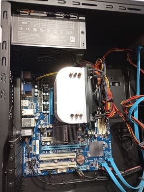 ПК Б-класс Gigabyte GA-MA74GM Tower / AMD Athlon II X2 250 (2 ядра по 3.0 GHz) / 4 GB DDR2 / 128 GB SSD / AMD 740G Graphics / 350W