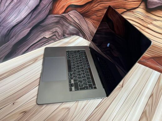 Ультрабук Б-клас Apple MacBook Pro 16 A2141 2019 / 16" (3072x1920) IPS / Intel Core i9-9980HK (8 (16) ядер по 2.4 - 5.0 GHz) / 32 GB DDR4 / 512 GB SSD / AMD Radeon Pro 5500M, 8 GB GDDR6, 128-bit / WebCam / MacOS