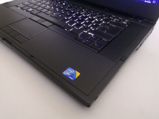 Мобильная рабочая станция Dell Precision M4500 / 15.6" (1920x1080) TN / Intel Core i5-540M (2 (4) ядра по 2.53 - 3.07 GHz) / 4 GB DDR3 / 500 GB HDD / nVidia Quadro FX 880M, 1 GB GDDR3, 128-bit / DVD-RW