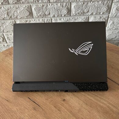Ігровий ноутбук Б-клас Asus ROG Strix G513RM / 15.6" (2560x1440) IPS / AMD Ryzen 7 6800H (8 (16) ядер по 3.2 - 4.7 GHz) / 16 GB DDR4 / 1000 GB SSD / nVidia GeForce RTX 3060, 6 GB GDDR6, 192-bit