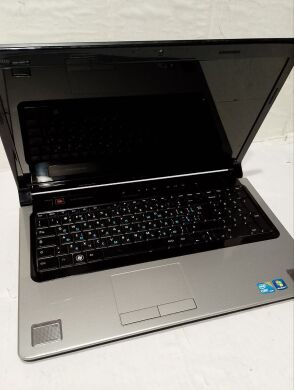 Ноутбук Dell Studio 1747 / 17.3" (1600x900) TN / Intel Core i7-720QM (4 (8) ядра по 1.6 - 2.8 GHz) / 4 GB DDR3 / 500 GB HDD / AMD Radeon HD 4650, 1GB DDR3, 128-bit / WebCam / Win 7