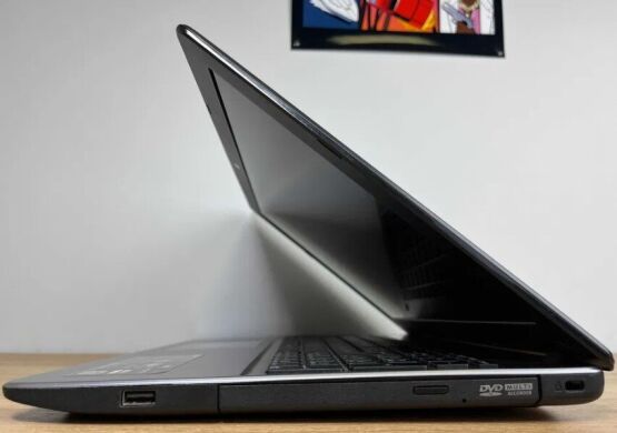 Игровой ноутбук Б-класс Asus F550L / 15.6" (1366x768) TN / Intel Core i5-4200U (2 (4) ядра по 1.6 - 2.6 GHz) / 8 GB DDR3 / 256 GB SSD / nVidia GeForce GT 750M, 2 GB GDDR5, 128-bit / WebCam / Win 10 / АКБ не держит