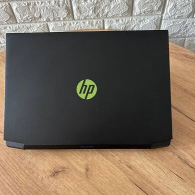 Ігровий ноутбук Б-клас HP Pavilion Gaming 15-ec0013dx / 15.6" (1920x1080) IPS / AMD Ryzen 5 3550H (4 (8) ядер по 2.1 - 3.7 GHz) / 8 GB DDR4 / 256 GB SSD NVMe / nVidia GeForce GTX 1050, 3 GB GDDR5, 96-bit / WebCam