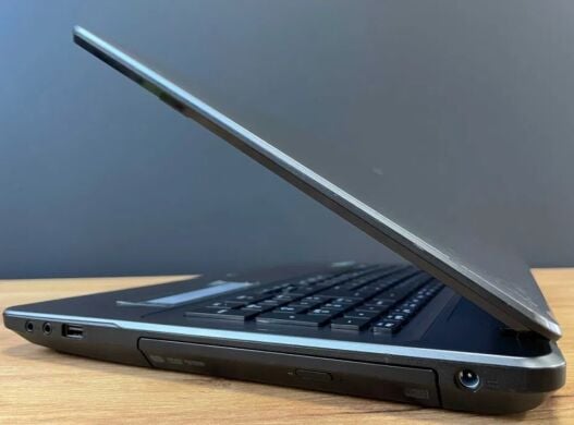 Ігровий ноутбук Acer Aspire E1-771G / 17.3" (1600x900) TN / Intel Core i5-3230M (2 (4) ядра по 2.6 - 3.2 GHz) / 6 GB DDR3 / 500 GB HDD / nVidia GeForce GT 710M, 1 GB DDR3, 64-bit / WebCam / DVD-RW / Win 10 Ігровий ноутбук Acer Aspire E1-771G / 17.3" (1600x900) TN / Intel Core i5-3230M (2 (4) ядра по 2.6 - 3.2 GHz) / 6 GB DDR3 / 500 GB HDD / nVidia GeForce GT 710M, 1 GB DDR3, 64-bit / WebCam / DVD-RW / Win 10